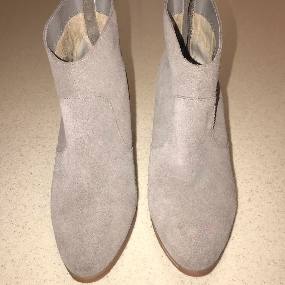 🌴3/$20 Tesori Ravin Suede/Leather Ankle Boots